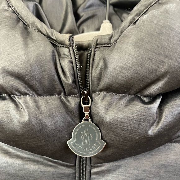Size XS(0) Moncler down jacket.Small tear on right arm. Smoke & pet free home. - Picture 3 of 9